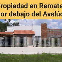Casa en remate con barda y reja al frente