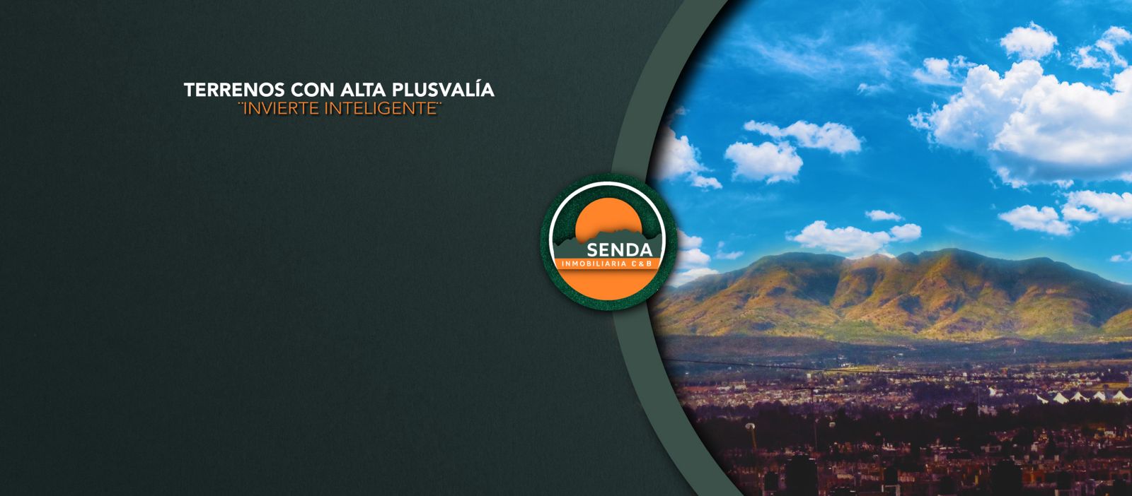 Vista panorámica de ciudad y montañas